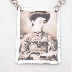 Icon Jewelry - Halskjede med Geisha-motiv