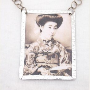 Icon Jewelry - Halskjede med Geisha-motiv
