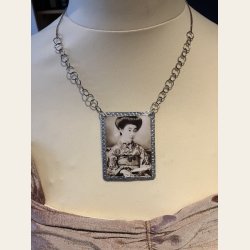 Icon Jewelry - Halskjede med Geisha-motiv