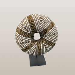 Tikar-ring - perler i gull og hvitt