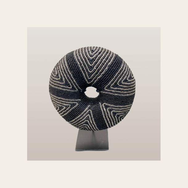 Tikar-ring - perler i s�lv og sort