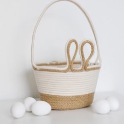 P�skeharekurv med raffia