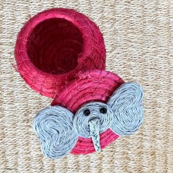 Dumbo - liten fuchsia-farget boks i sisal