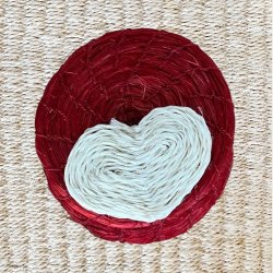 Hjertelig - liten r�d boks i sisal