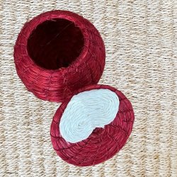 Hjertelig - liten r�d boks i sisal